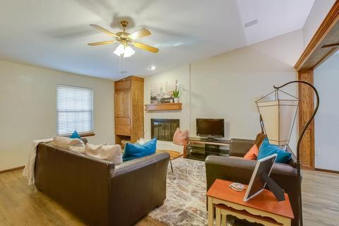 821 Lakecrest Dr, Moore, OK 73170 photo 6
