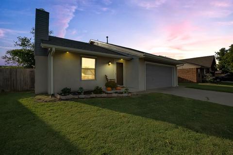 821 Lakecrest Dr, Moore, OK 73170 photo 1