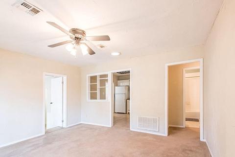 109 E 11th St, Edmond, OK 73012 photo 2