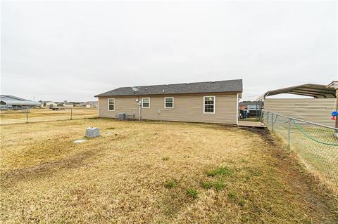 102 E Jack Rabbit Dr, Shawnee, OK 74804 photo 2