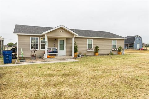 102 E Jack Rabbit Dr, Shawnee, OK 74804 photo 1