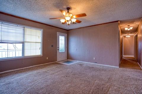 28 Maple St, Watonga, OK 73772 photo 3