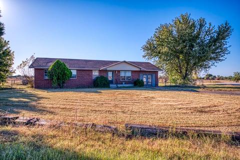28 Maple St, Watonga, OK 73772 photo 1