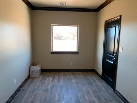 306 N 4th St, Thomas, OK 73669 photo 4