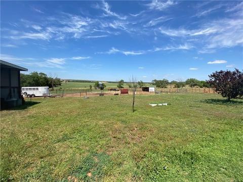 901 E Columbia Ave, Cheyenne, OK 73628 photo 3