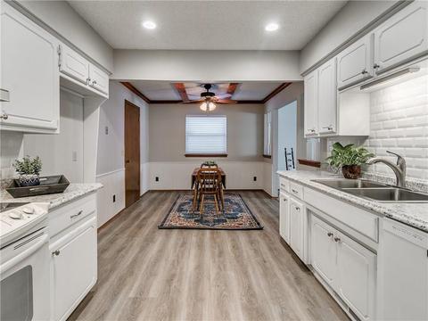 412 Brighton Dr, Edmond, OK 73003 photo 17