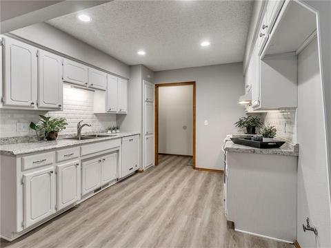 412 Brighton Dr, Edmond, OK 73003 photo 14