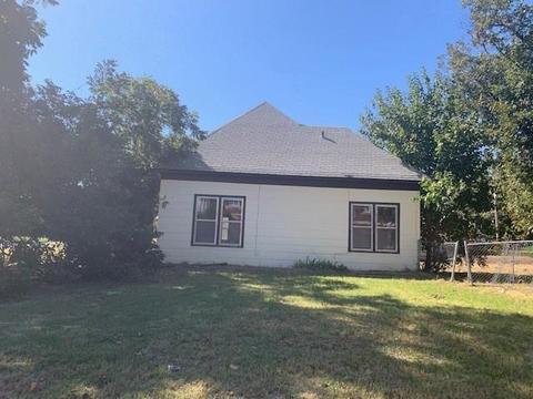 222 E Davis St, Tipton, OK 73570 photo 2