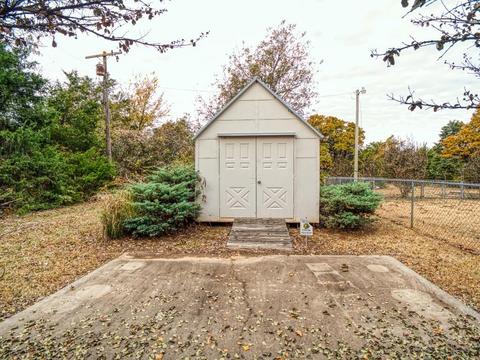 11625 S Pine St, Guthrie, OK 73044 photo 4