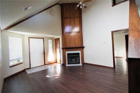 2134 Parkview Dr, Moore, OK 73170 photo 2