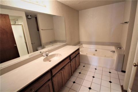 2134 Parkview Dr, Moore, OK 73170 photo 8