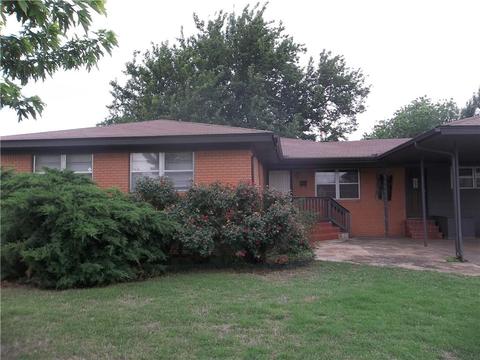 706 Vine St, Altus, OK 73521 photo 1