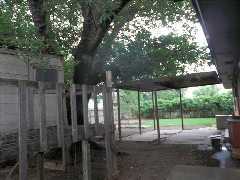 706 Vine St, Altus, OK 73521 photo 2
