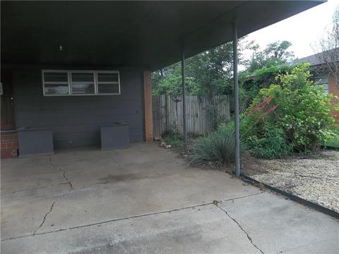 706 Vine St, Altus, OK 73521 photo 3