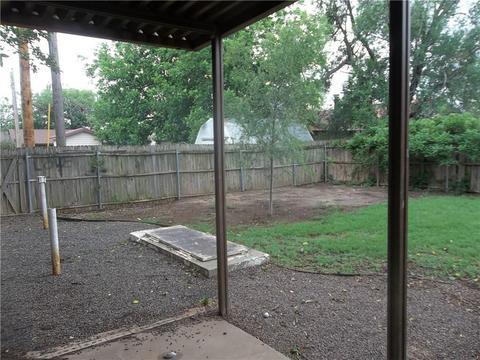 706 Vine St, Altus, OK 73521 photo 7