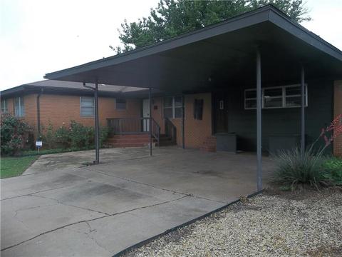 706 Vine St, Altus, OK 73521 photo 4