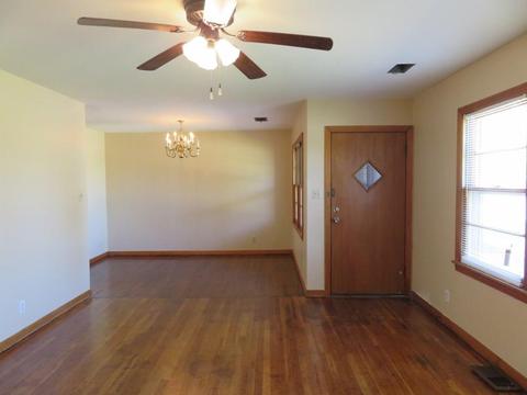 806 E Sutherland St, Altus, OK 73521 photo 3