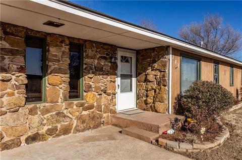 721 E Broadway St, Thomas, OK 73669 photo 2