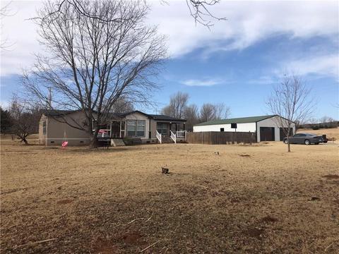 2010 S Broadway Rd, Binger, OK 73009 photo 1