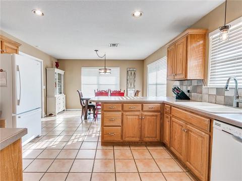 8 Brisco Dr, Tuttle, OK 73089 photo 12