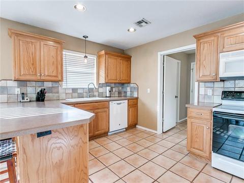 8 Brisco Dr, Tuttle, OK 73089 photo 13