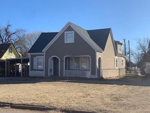 304 E Walnut St, Altus, OK 73521 photo 2