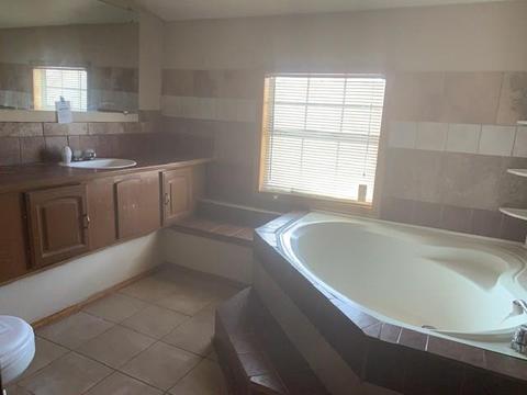 304 E Walnut St, Altus, OK 73521 photo 9