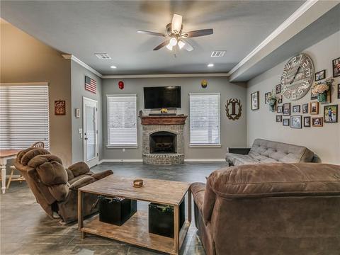 249 Timber Ln, Harrah, OK 73045 photo 4