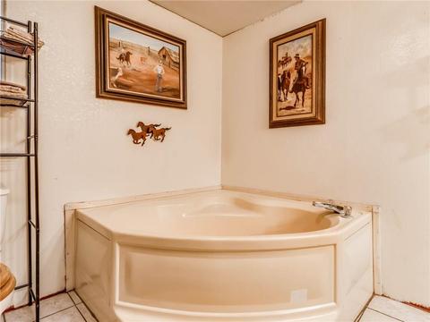 2095 E Sooner Rd, Tuttle, OK 73089 photo 18
