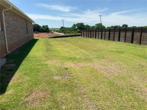 2001 Edgewater Dr, Moore, OK 73160 photo 5