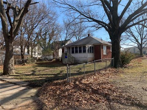 303 E Jefferson St, Tecumseh, OK 74873 photo 4