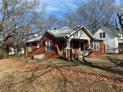 303 E Jefferson St, Tecumseh, OK 74873 photo 2