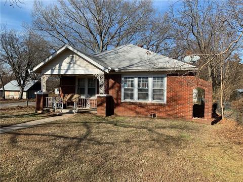 303 E Jefferson St, Tecumseh, OK 74873 photo 1