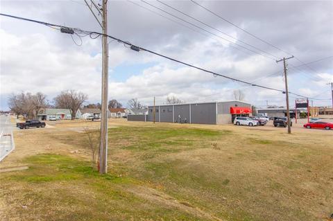306 S Howard Ave, Moore, OK 73160 photo 1