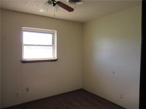 908 W Edwards St, Eldorado, OK 73537 photo 10