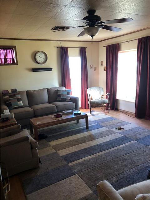 404 S Broadway, Binger, OK 73009 photo 4