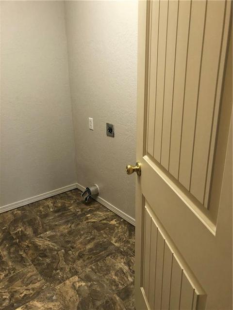 218 E Walnut Sts, Binger, OK 73009 photo 5