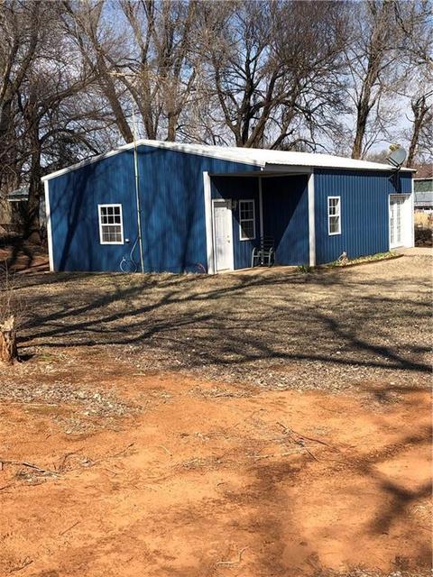 218 E Walnut Sts, Binger, OK 73009 photo 1