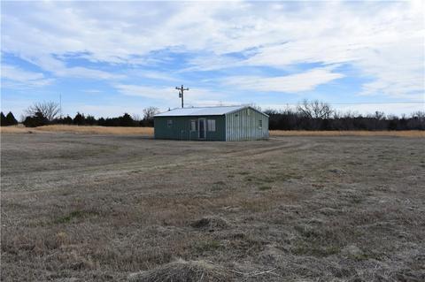 2704 E Walnut St, Tecumseh, OK 74873 photo 7