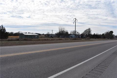 2704 E Walnut St, Tecumseh, OK 74873 photo 4