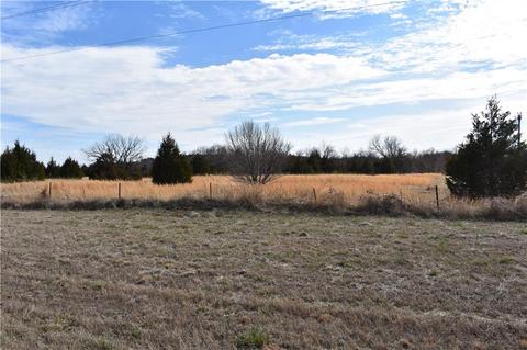 2704 E Walnut St, Tecumseh, OK 74873 photo 1