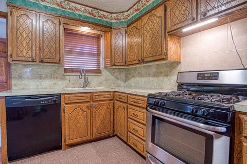 607 S Leach Ave, Watonga, OK 73772 photo 3
