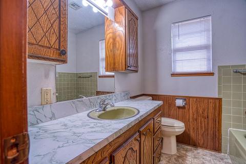 607 S Leach Ave, Watonga, OK 73772 photo 10