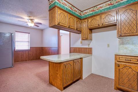 607 S Leach Ave, Watonga, OK 73772 photo 4