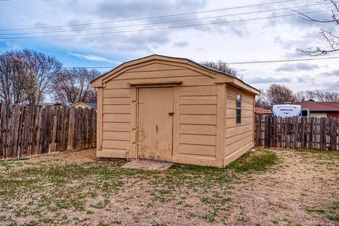 607 S Leach Ave, Watonga, OK 73772 photo 16