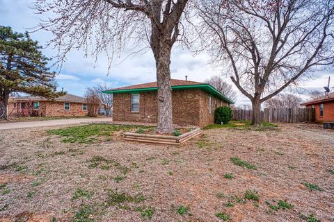 607 S Leach Ave, Watonga, OK 73772 photo 2