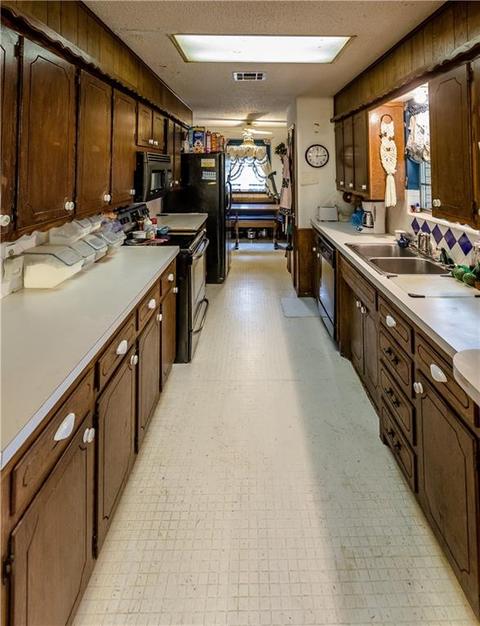 720 N Sheb Wooley Ave, Erick, OK 73645 photo 4