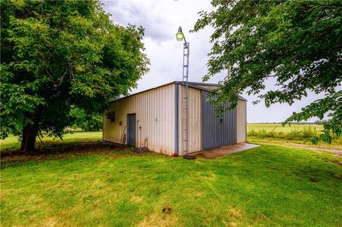 720 N Sheb Wooley Ave, Erick, OK 73645 photo 3