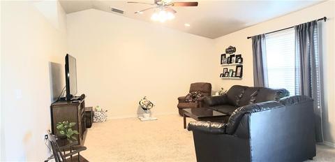 987 Sunflower Dr, Tuttle, OK 73089 photo 5