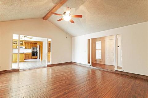 216 E Olympic Dr, Yukon, OK 73099 photo 5